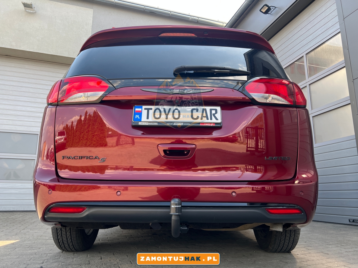 auto chrysler pacifica z hakiem holowniczym 